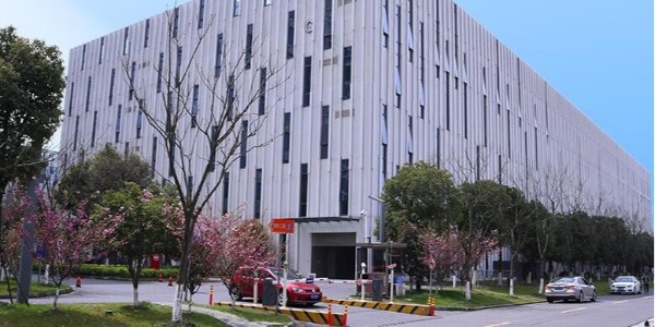 <i style='color:red'>中檢華通威</i>選用WWW青青草下载步入式恒溫恒濕試驗室